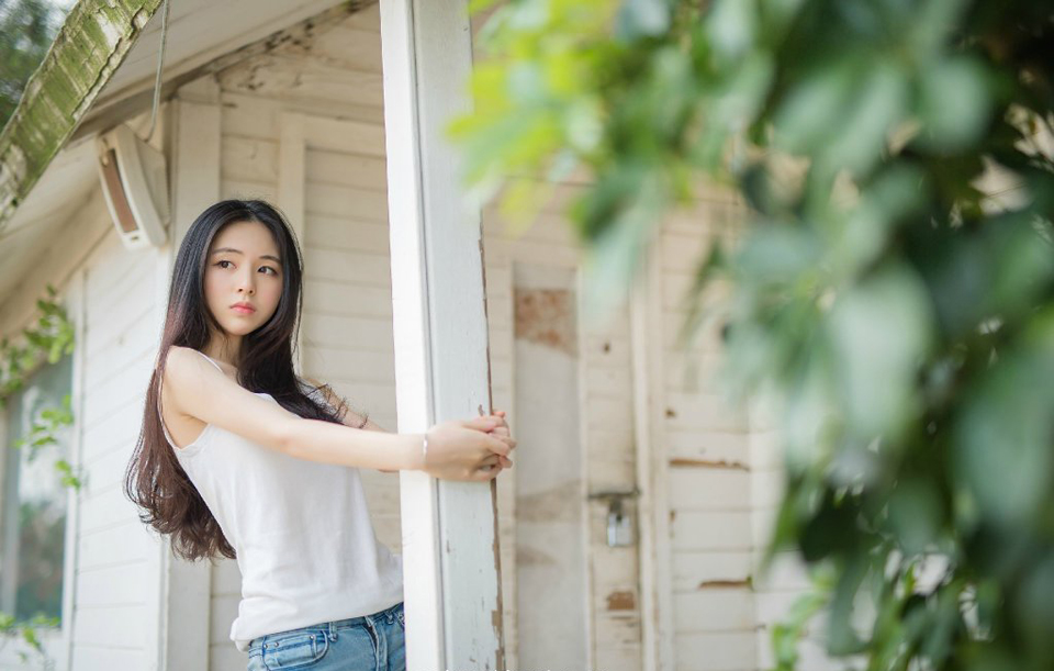 人生自是有情痴，此恨不关风与月。